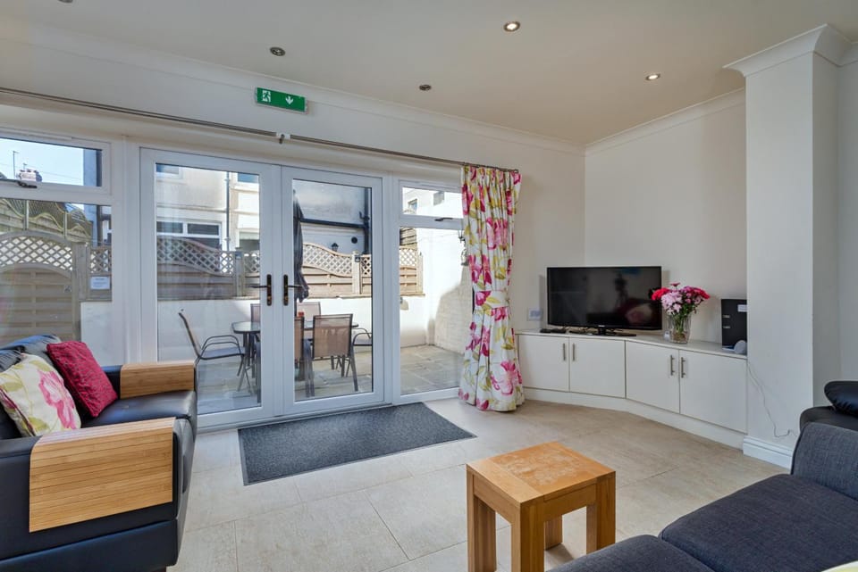 Communal lounge/ TV room, Living room