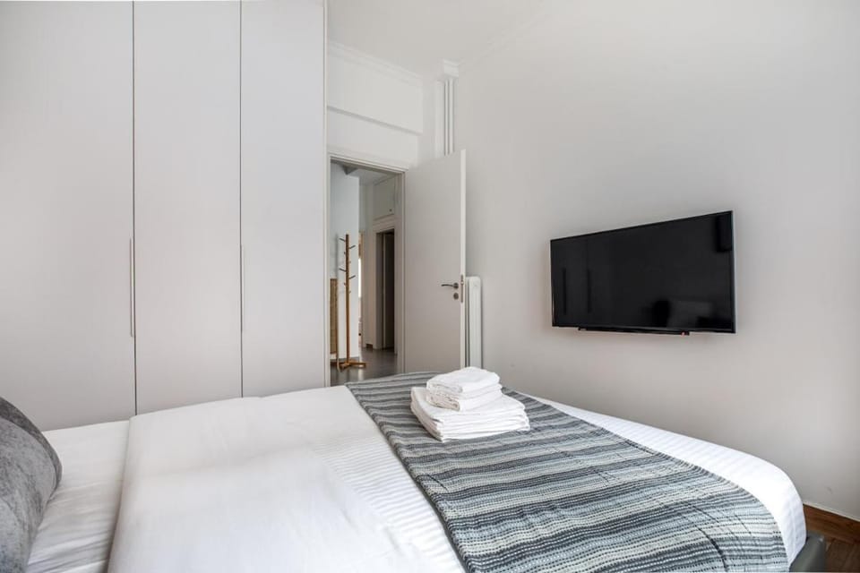 Bed, TV and multimedia, Bedroom, towels, wardrobe, air conditioner