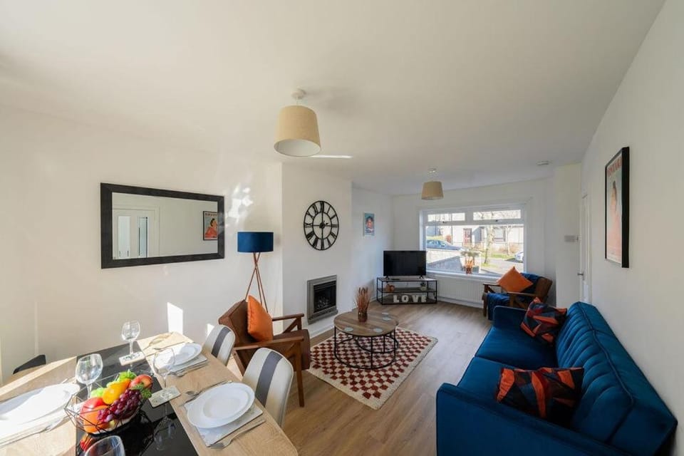 Derry House - Spacious 3 bed house with parking in Aberdeen Apartment in Aberdeen