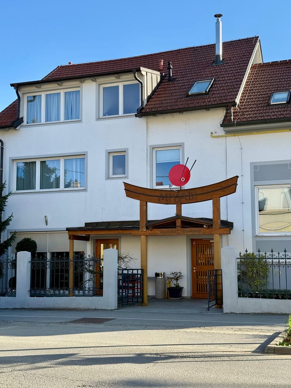 Property building, Restaurant/places to eat