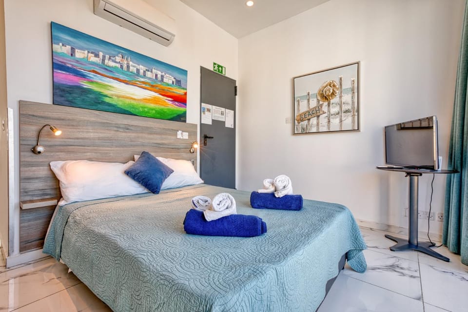 Stylish Penthouse Studio Bay Square 5 Apartment in Saint Paul's Bay
