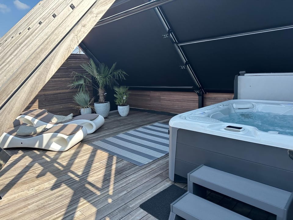 Patio, Hot Tub, sunbed