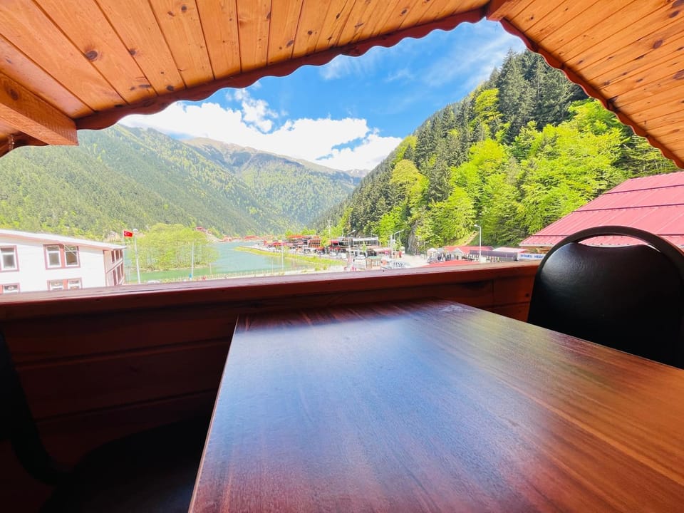 Nearby landmark, Day, Natural landscape, Balcony/Terrace, Dining area, Lake view, Mountain view