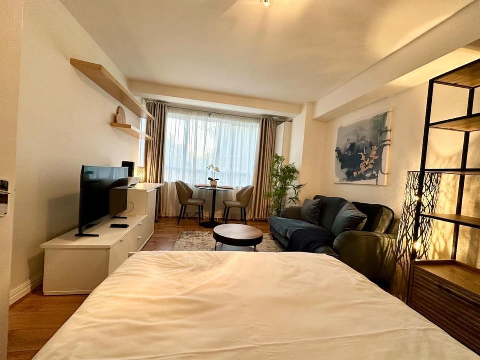 Beautiful Studio Flat Chiswick Apartment in London Borough of Ealing