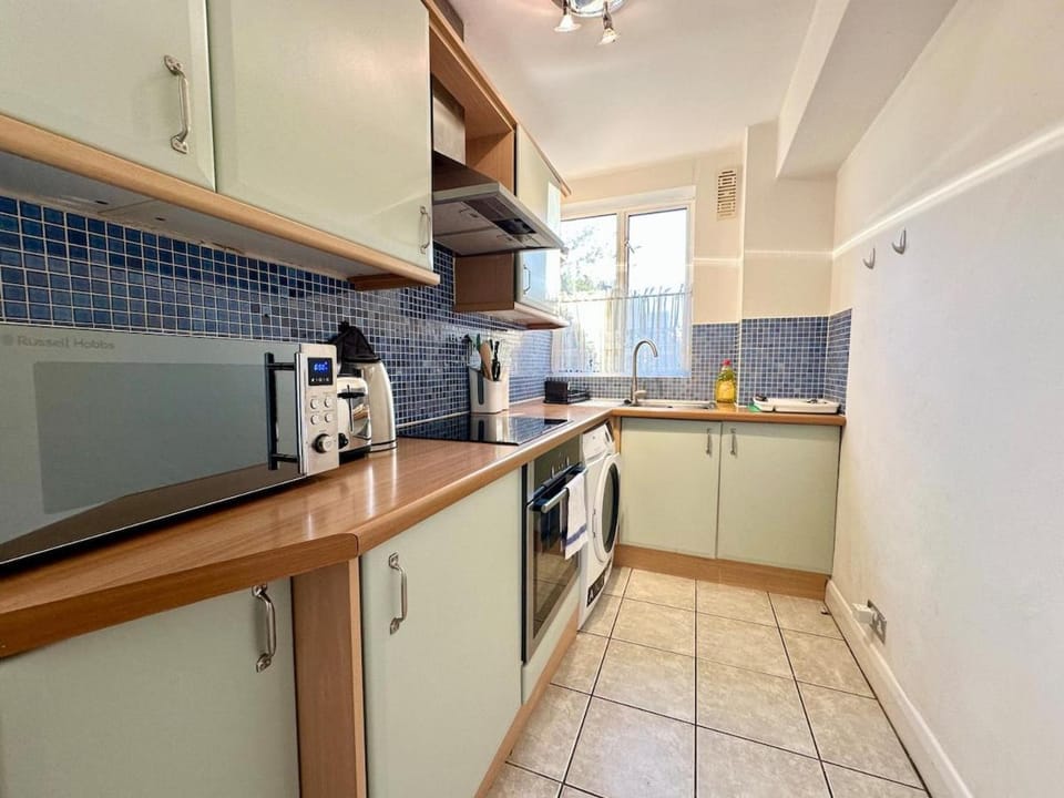 Beautiful Studio Flat Chiswick Apartment in London Borough of Ealing