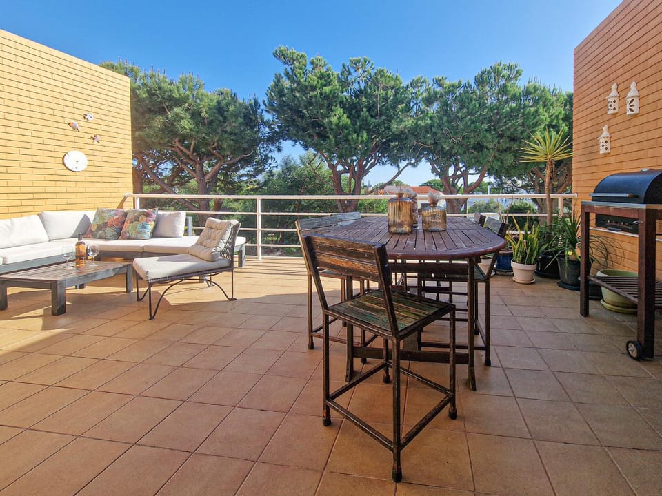 View (from property/room), Balcony/Terrace, Dining area