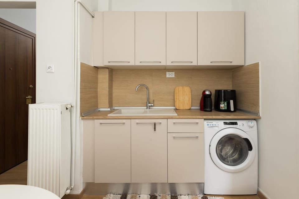 Kitchen or kitchenette, washing machine