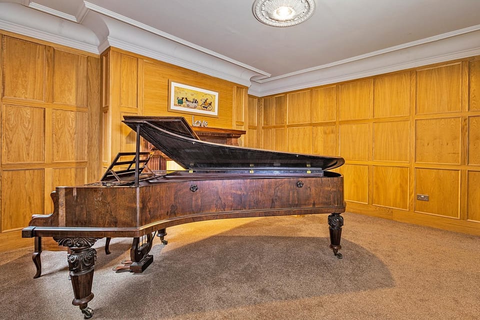 Communal lounge/ TV room, Living room