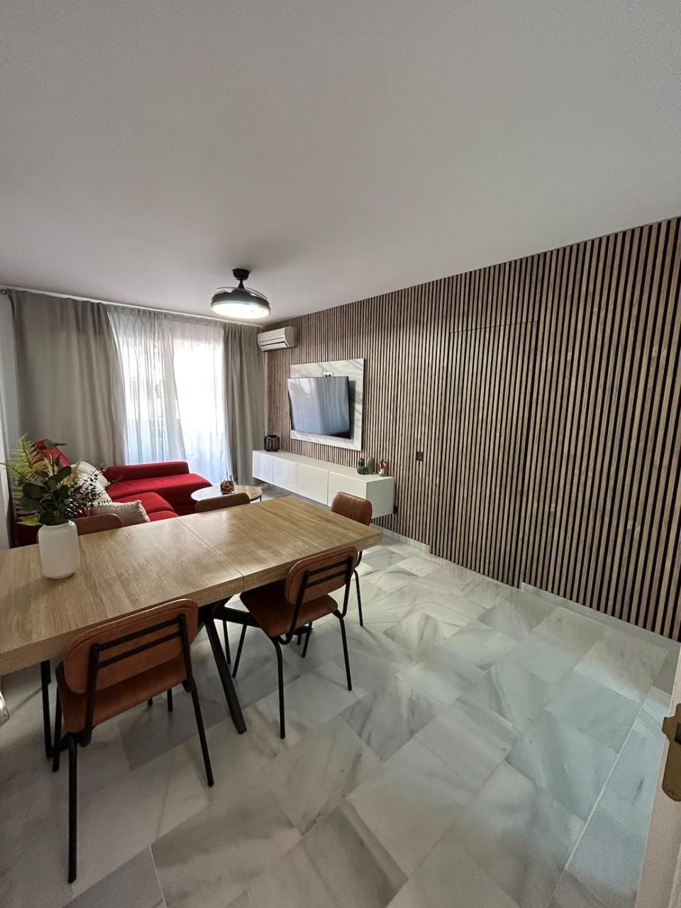 TV and multimedia, Dining area