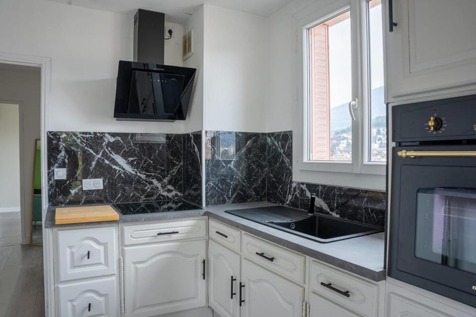 T3 Lumineux - 4 personnes - parking et Wi-Fi Apartment in Provence-Alpes-Côte d'Azur