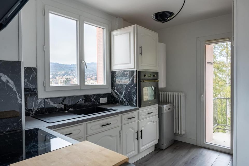 T3 Lumineux - 4 personnes - parking et Wi-Fi Apartment in Provence-Alpes-Côte d'Azur