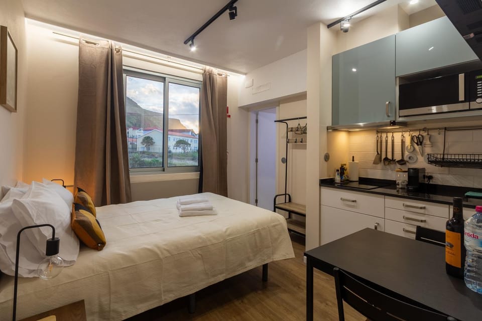 Bed, Kitchen or kitchenette