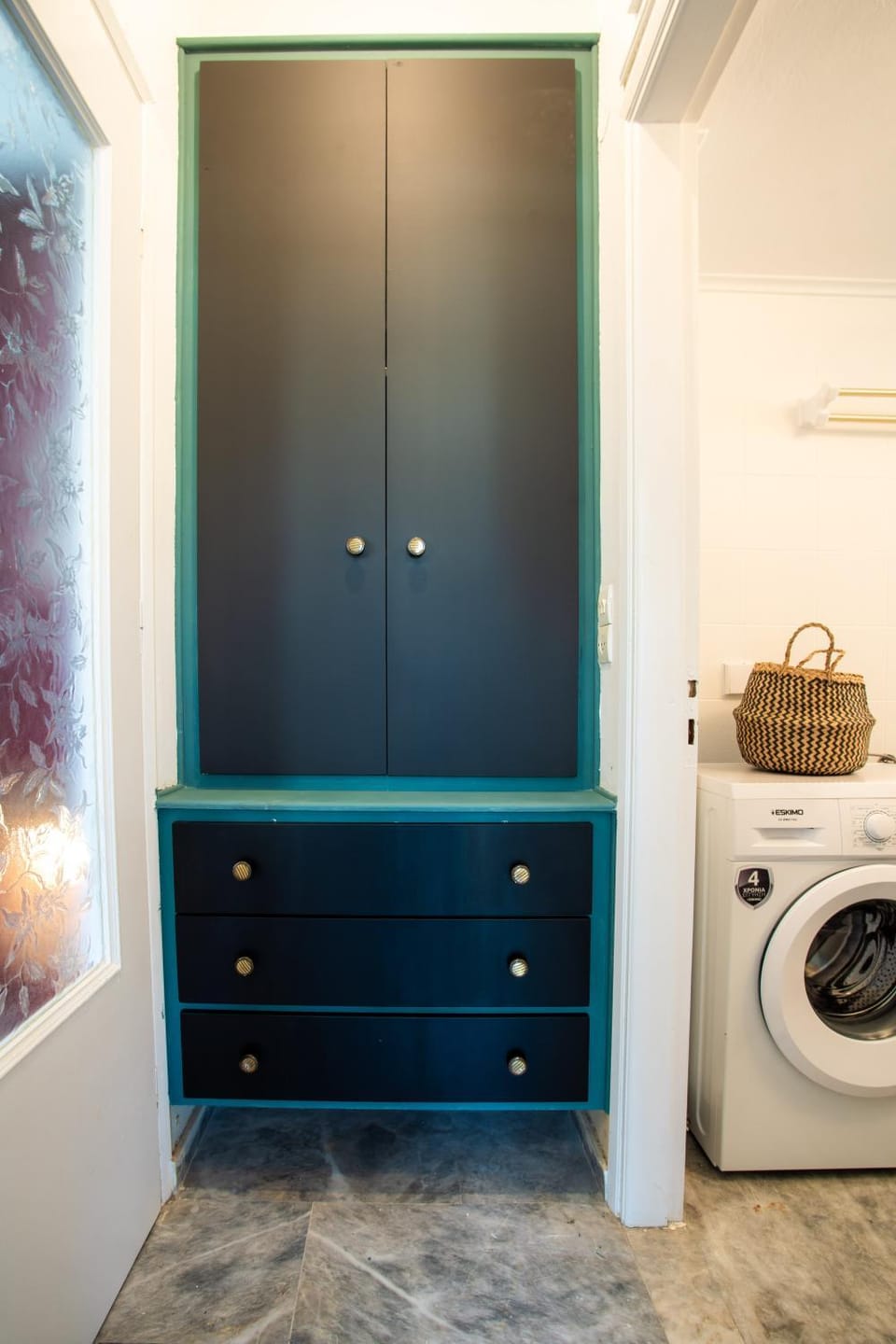 wardrobe, washing machine