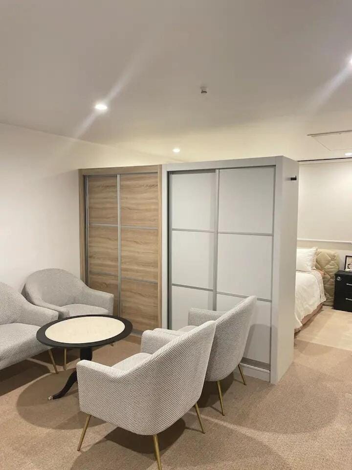 Cozy Studio close to CBD & Beach in westmere House in Auckland