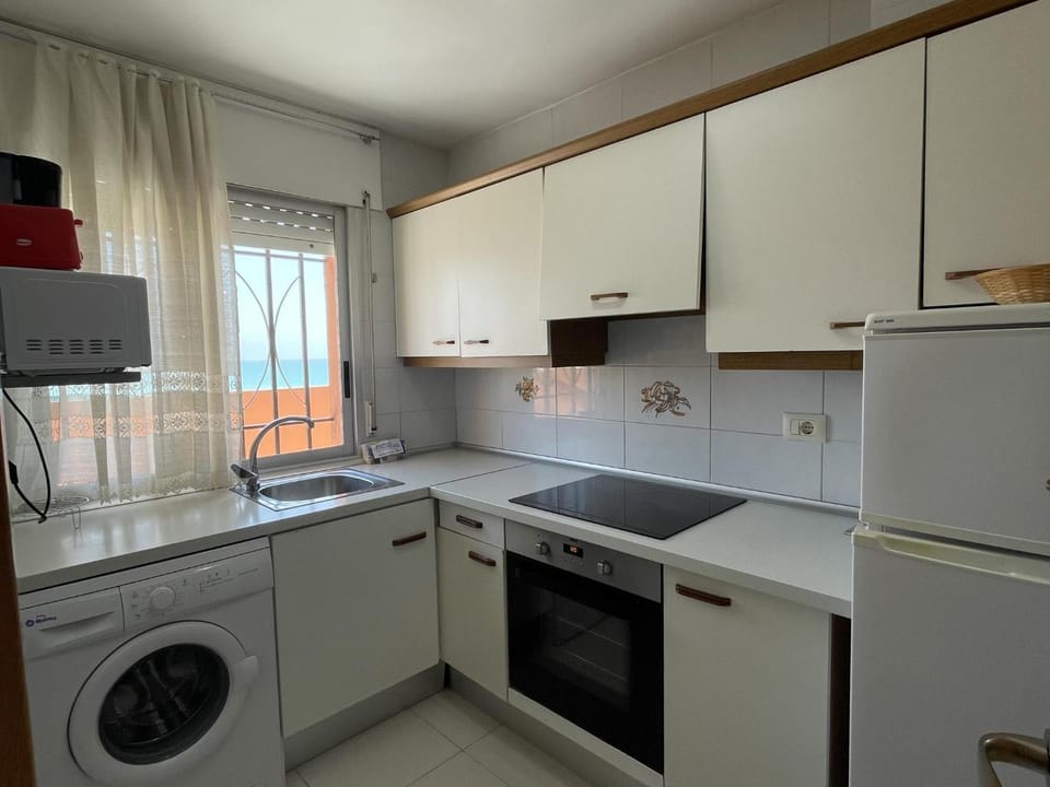 Kitchen or kitchenette, stove, washing machine