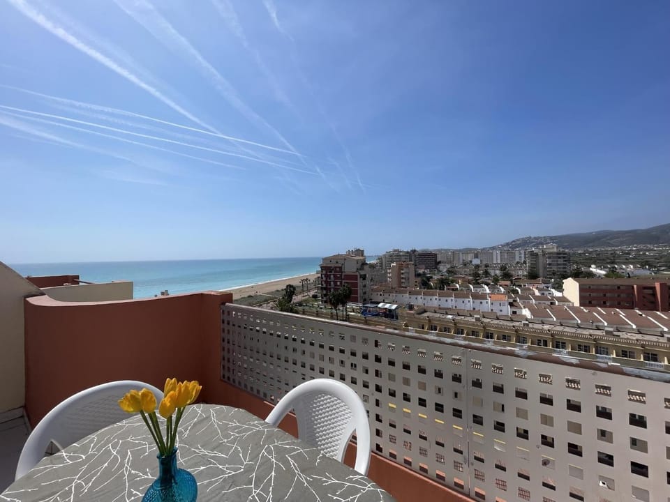 View (from property/room), Balcony/Terrace, City view, Sea view