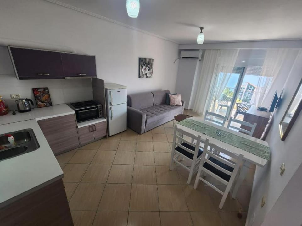 Kitchen or kitchenette, Living room, Photo of the whole room, Seating area, Dining area, oven, stove, toaster, air conditioner