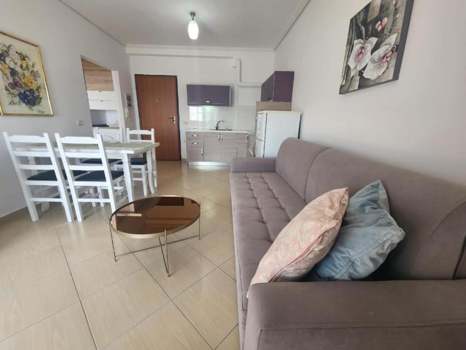 Kitchen or kitchenette, Living room, Seating area, Dining area, oven, stove