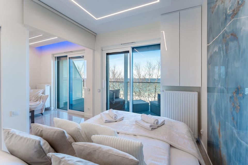 Bed, Seating area, Bedroom