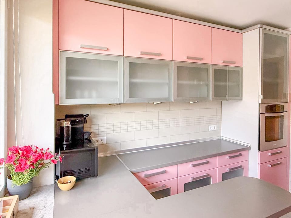 Coffee/tea facilities, dishwasher, microwave, oven, stove, washing machine, dryer, kitchen