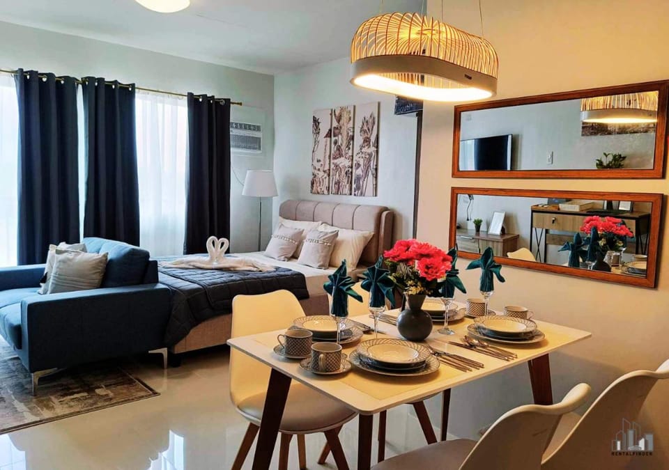 Bed, Living room, Photo of the whole room, Seating area, Dining area, Bedroom