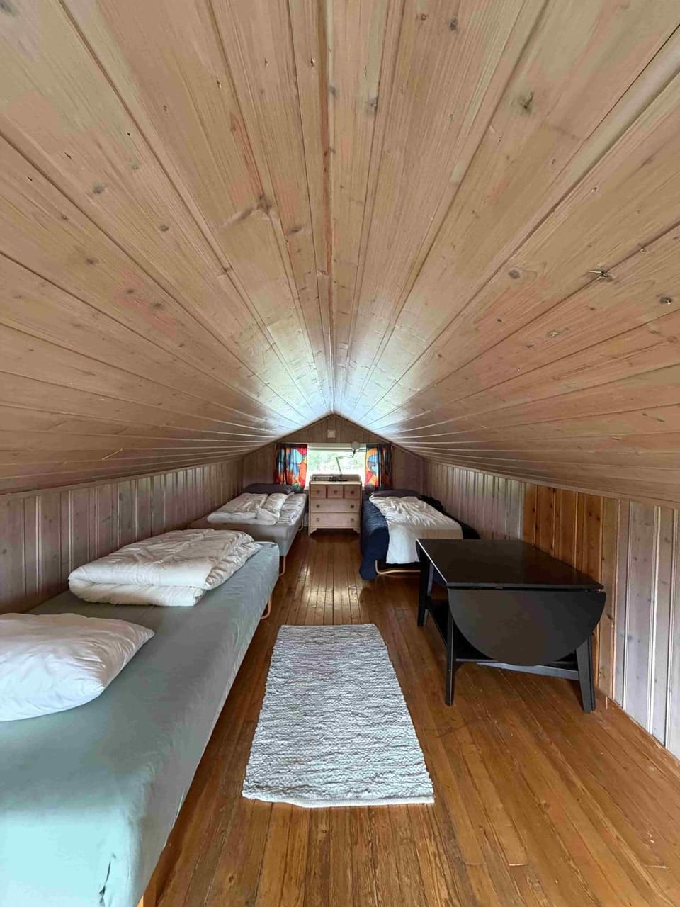 Bed, Bedroom, Garden view