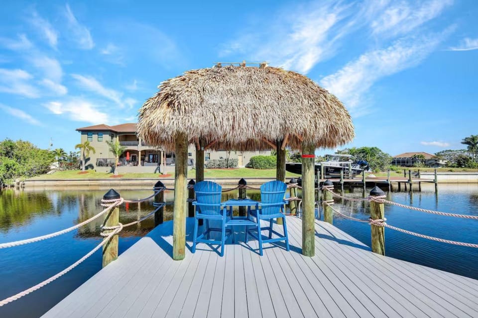 Gulf Access, Heated Pool and Spa, Tiki Hut, & Bikes - Cape Clover - Roelens Vacations House in Cape Coral