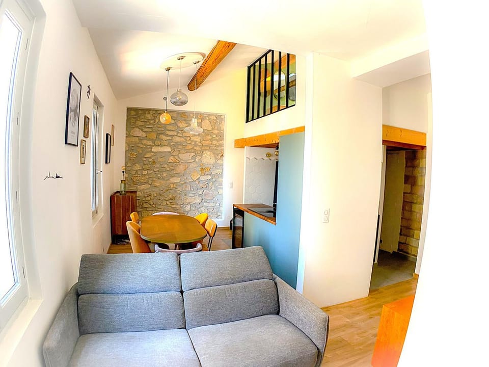 TV and multimedia, Living room, Seating area, Dining area, internet
