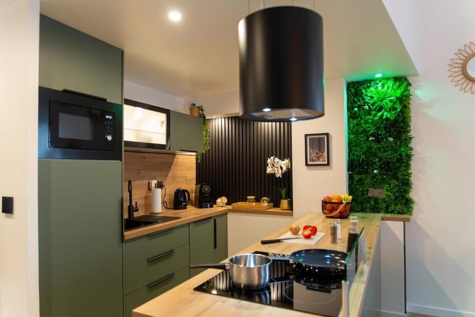Coffee/tea facilities, Kitchen or kitchenette, dishwasher, oven, stove, toaster, towels, washing machine