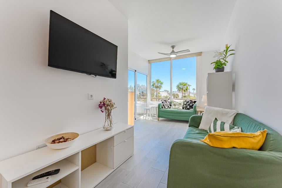 Communal lounge/ TV room, TV and multimedia, View (from property/room), Seating area