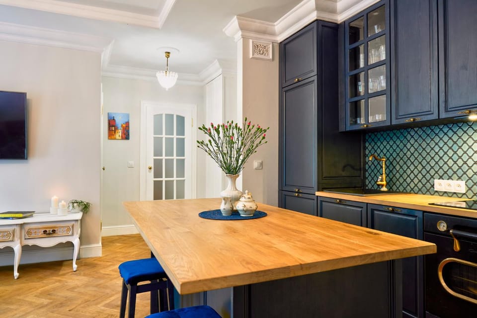 Kitchen or kitchenette, Dining area