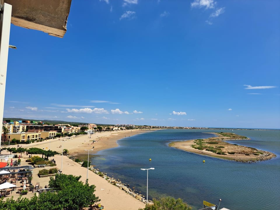Plage du grazel le thalassa Apartment in Gruissan