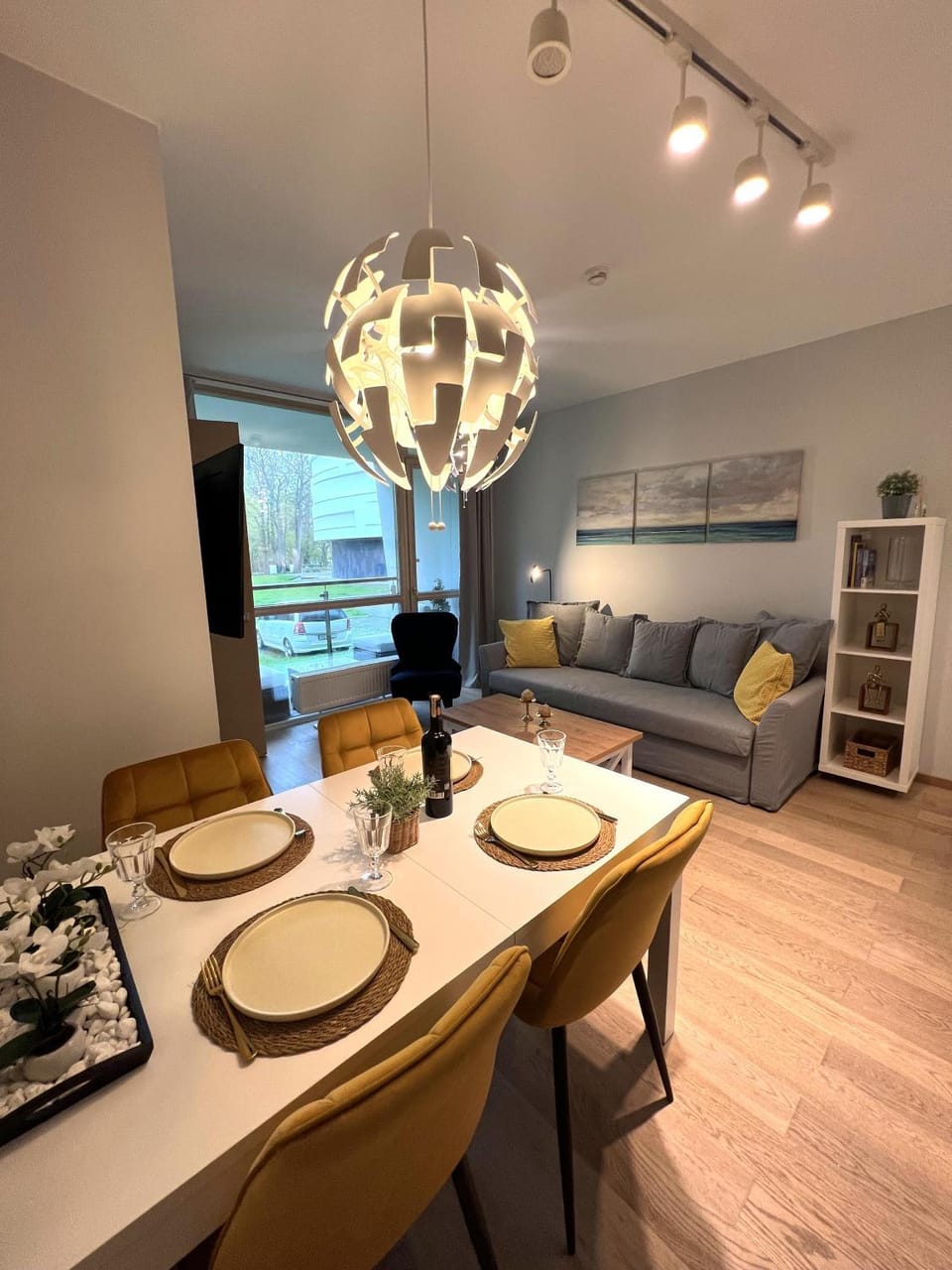 Living room, Seating area, Dining area