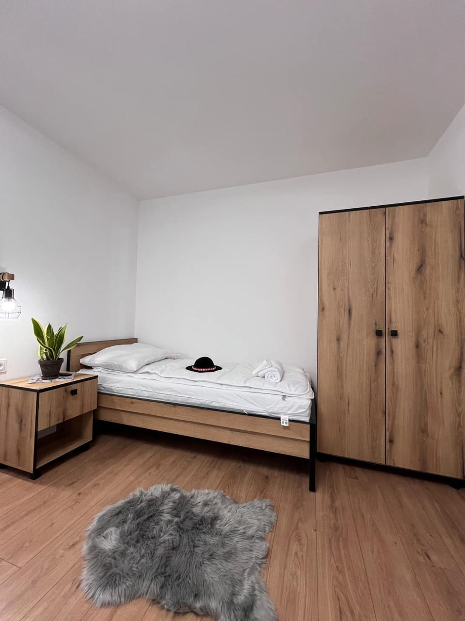 Bed, Photo of the whole room, towels, wardrobe