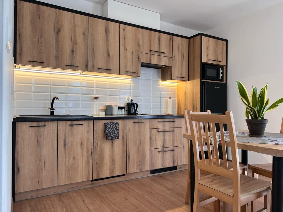 Kitchen or kitchenette, Dining area, dishwasher, oven, stove