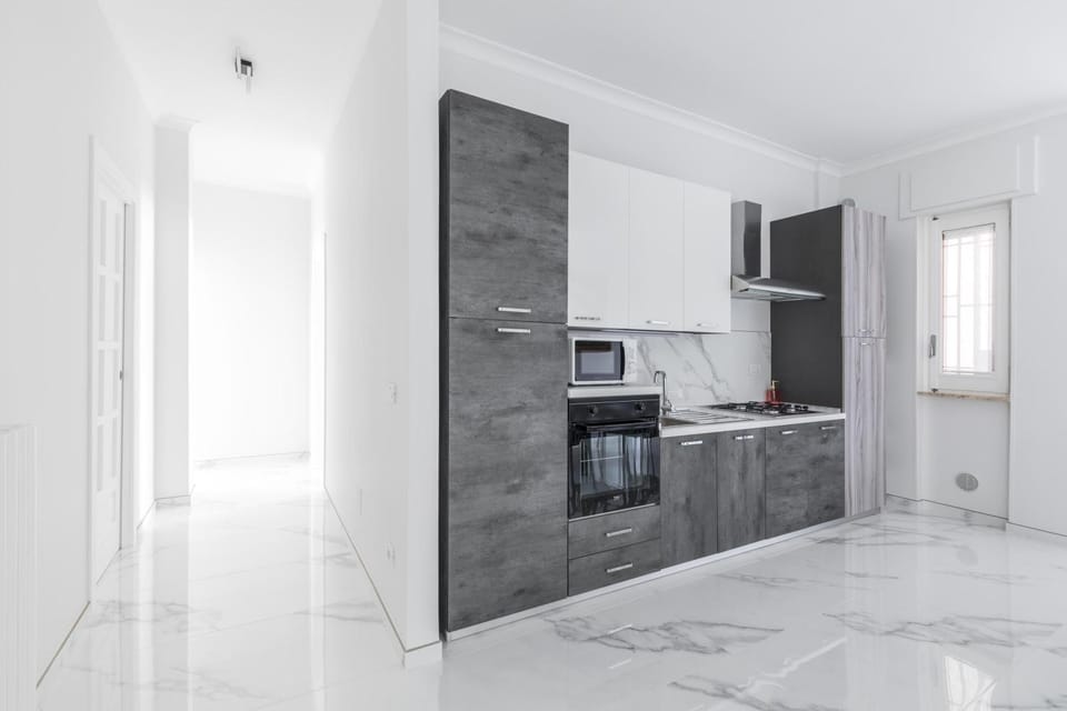 Coffee/tea facilities, Kitchen or kitchenette, microwave, oven, stove
