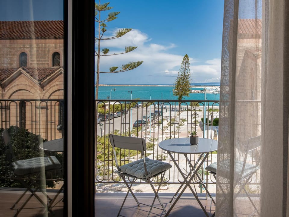 Day, View (from property/room), Balcony/Terrace, Seating area, Landmark view, Sea view