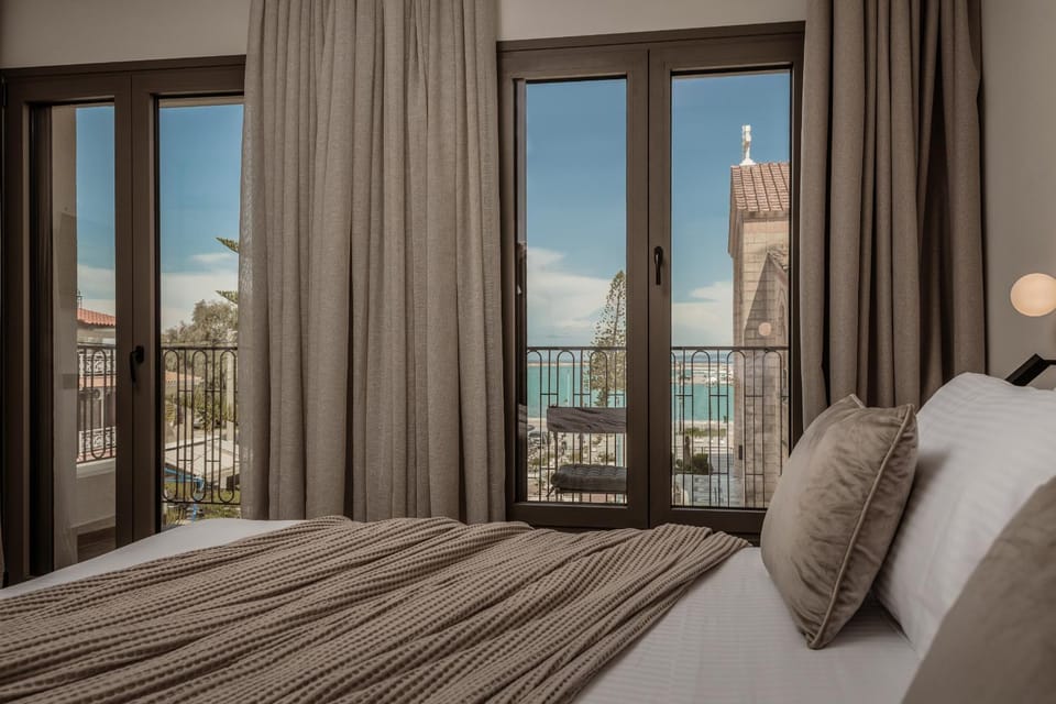 Bed, View (from property/room), Balcony/Terrace, Photo of the whole room, Bedroom, Landmark view, Sea view