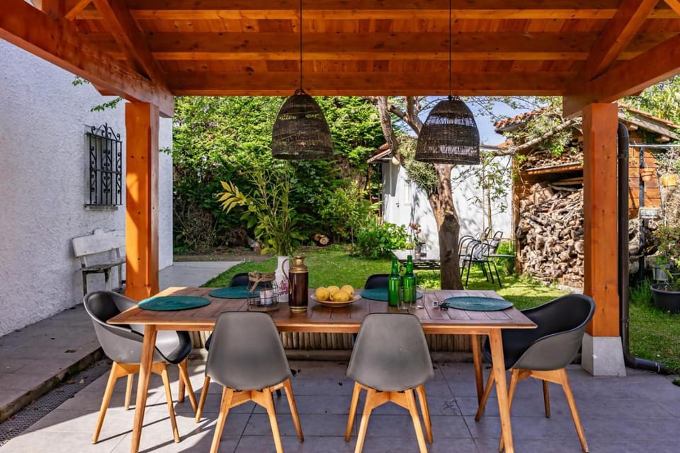 Patio, Garden, Dining area