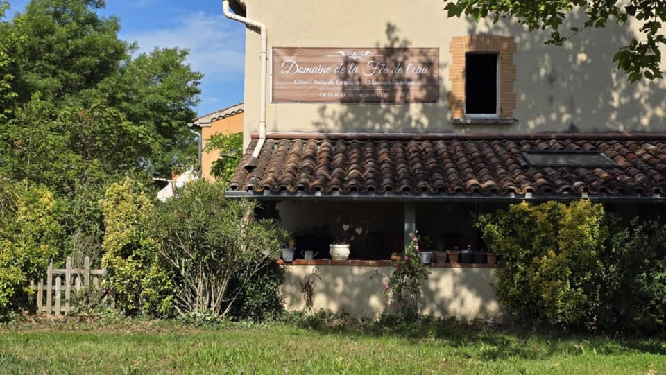 Gîte Domaine de la Fée de l'Eau – L'Eau d'Ô House in Occitanie