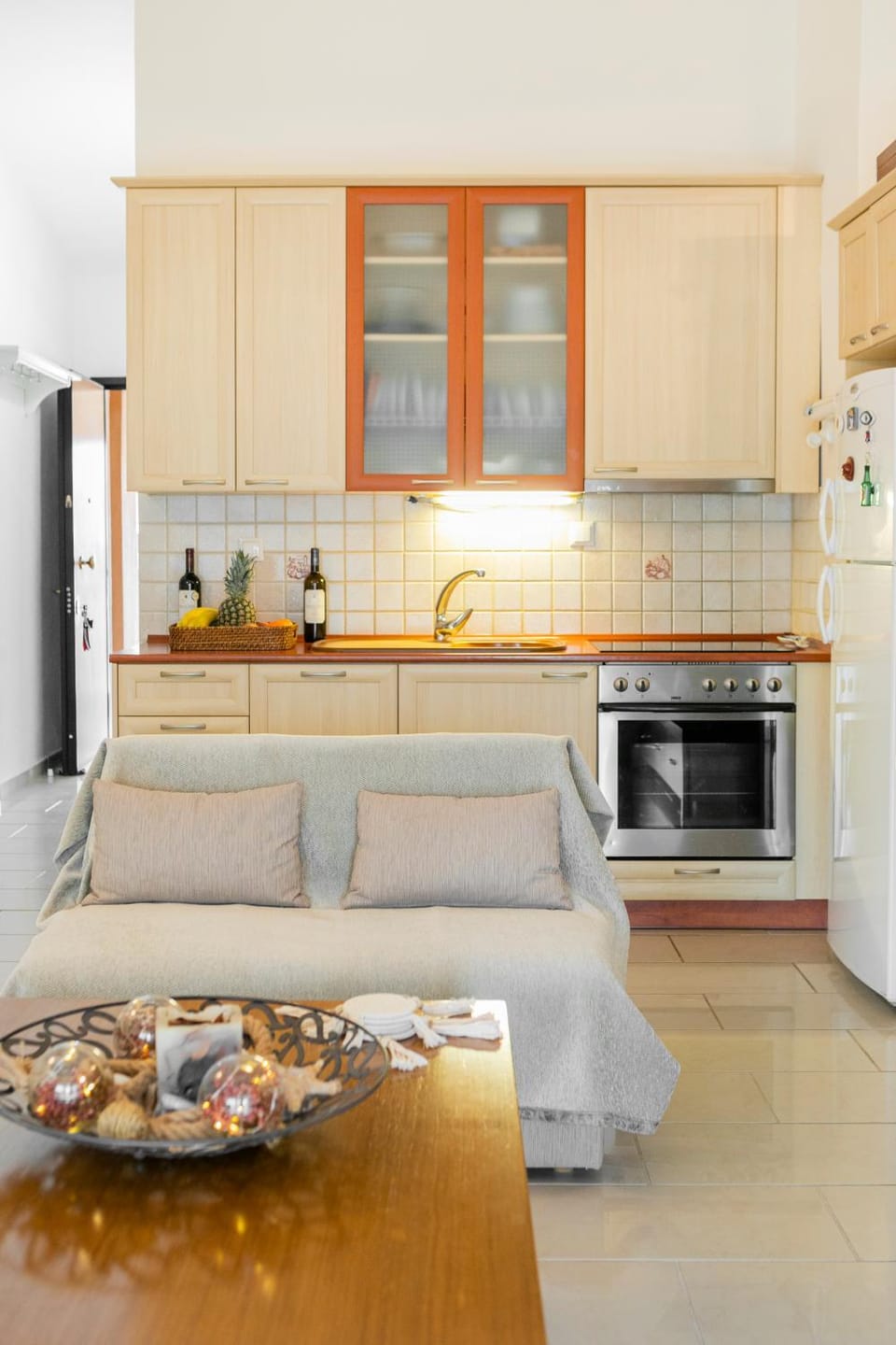 Kitchen or kitchenette, Photo of the whole room, Seating area, oven, stove