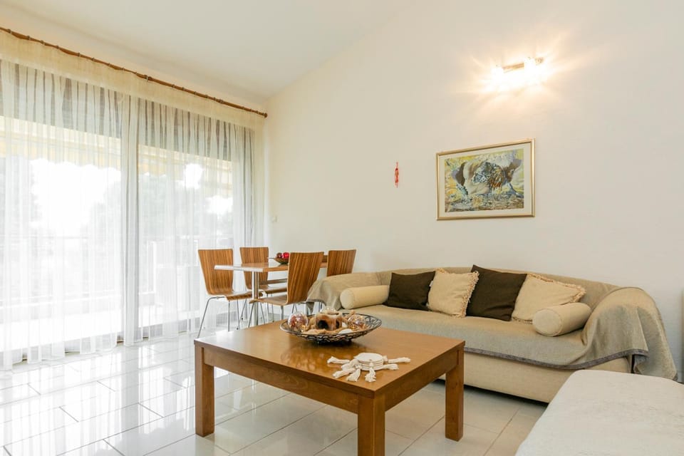Living room, Photo of the whole room, Decorative detail, Seating area