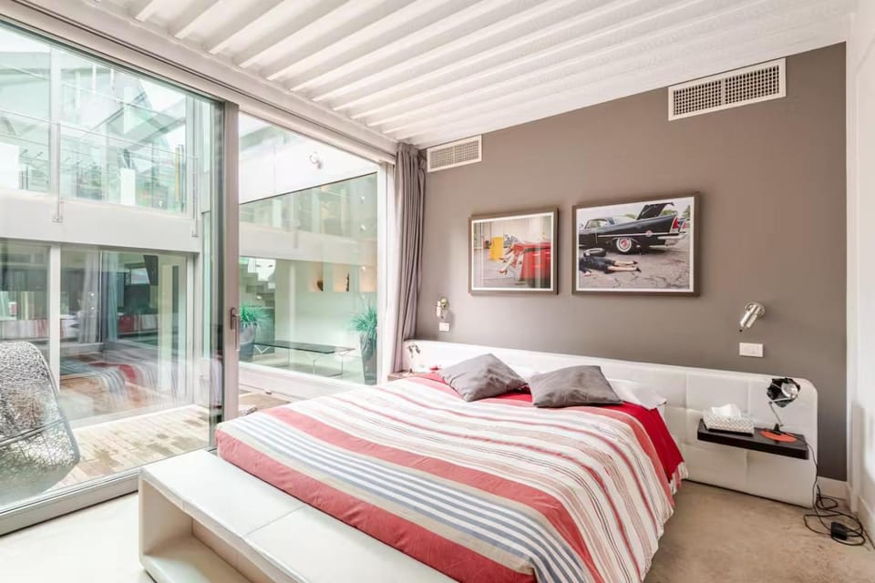 Bed, Photo of the whole room, Bedroom, air conditioner
