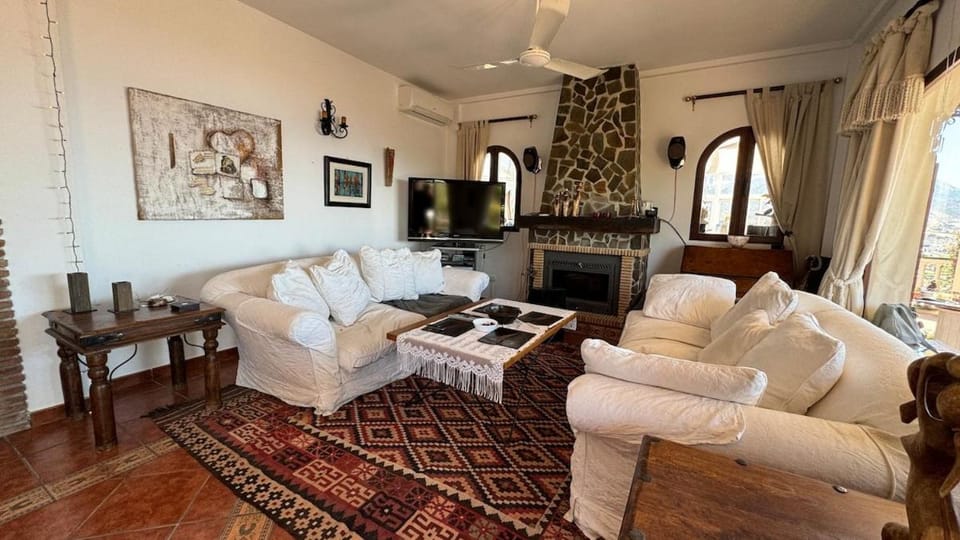Communal lounge/ TV room, TV and multimedia, Living room, Seating area