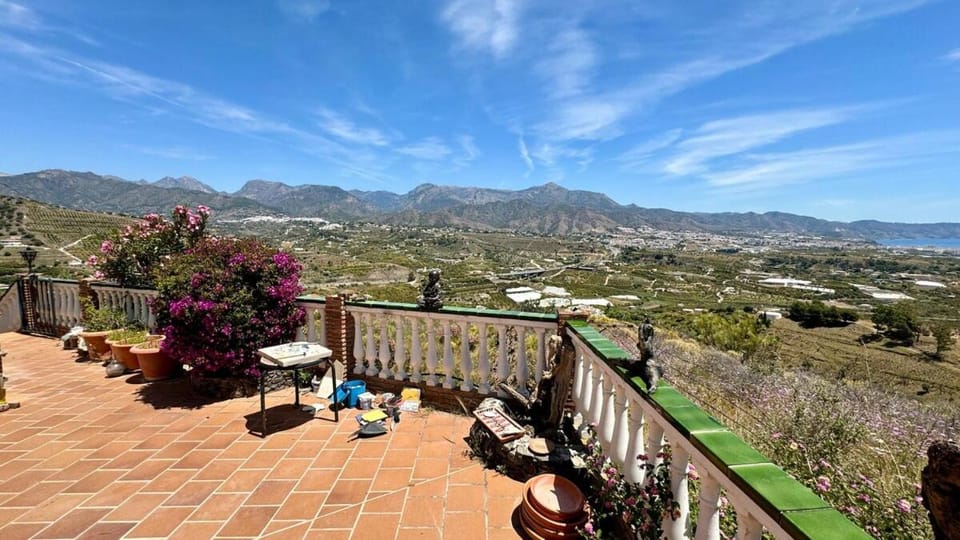 Patio, Nearby landmark, Natural landscape, Balcony/Terrace, Mountain view