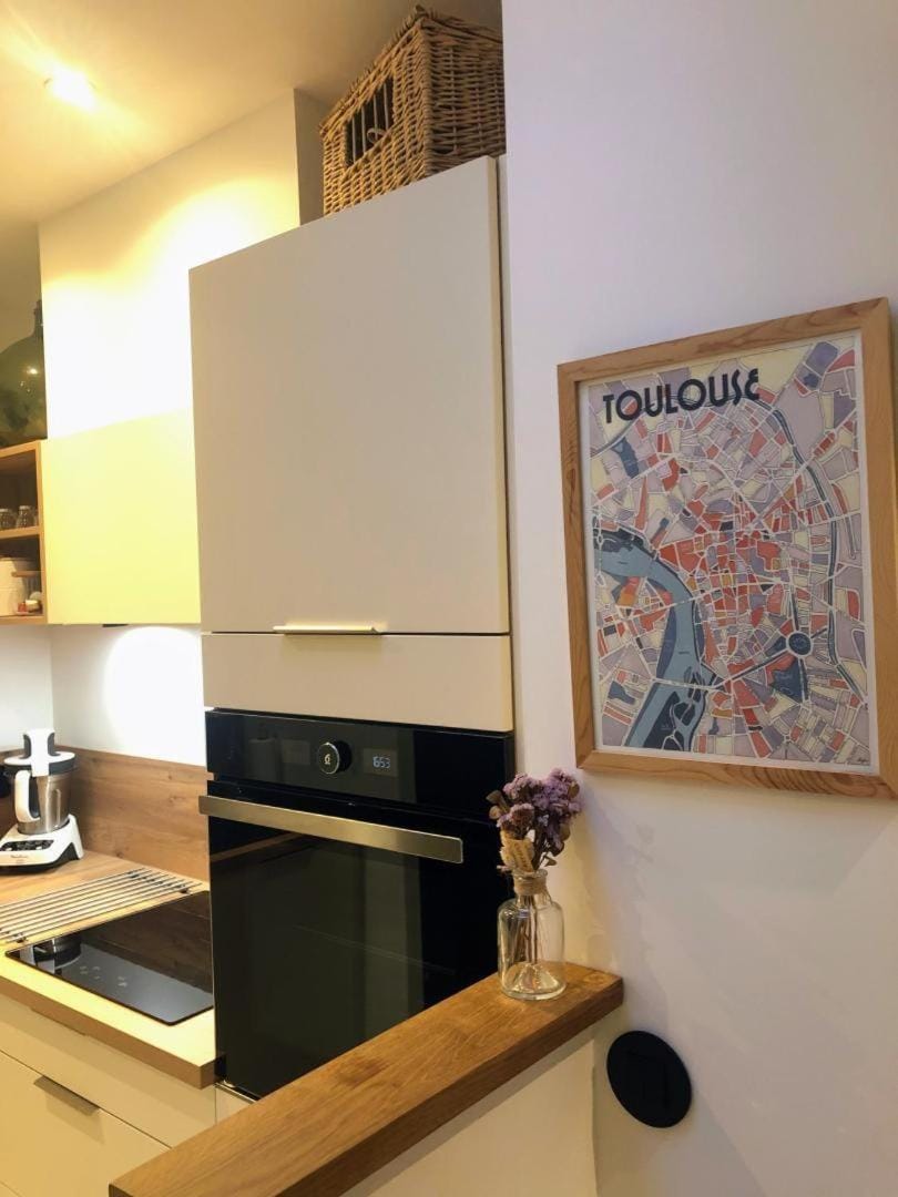 Gîte Elégant appartement urbain avec parking : explorez la ville à pied! Apartment in Toulouse