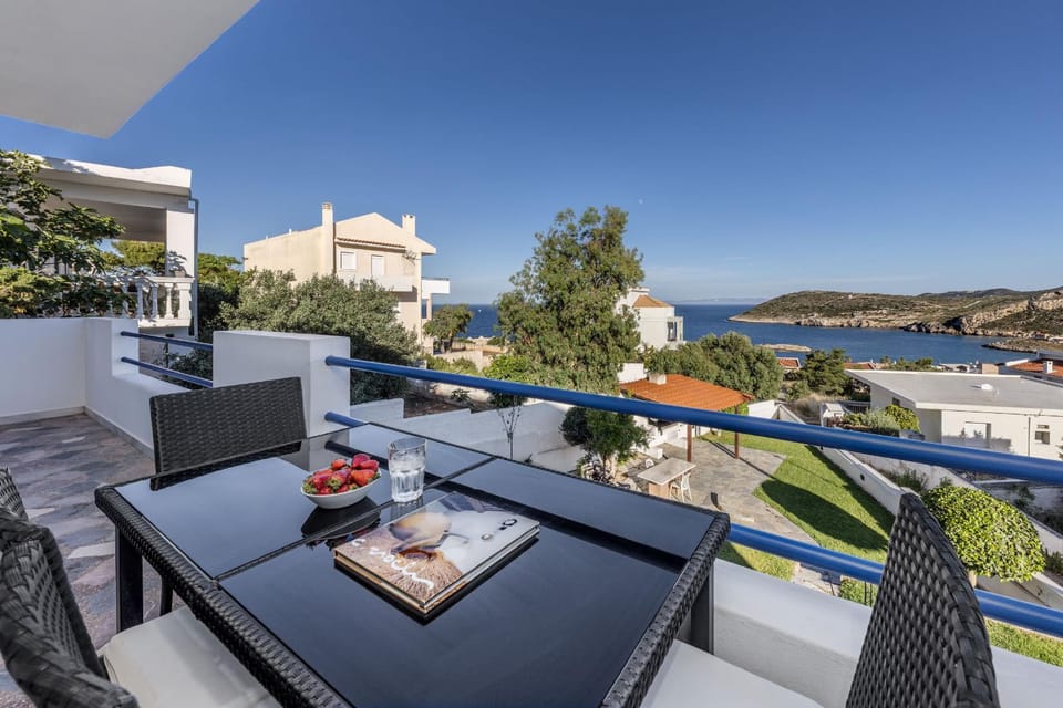 Elegant Coastal Retreat, Hot Tub and Sea Views By KB Hospitality House in East Attica Regional Unit, Greece