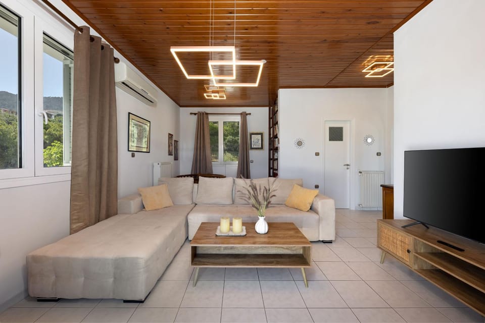 Elegant Coastal Retreat, Hot Tub and Sea Views By KB Hospitality House in East Attica Regional Unit, Greece
