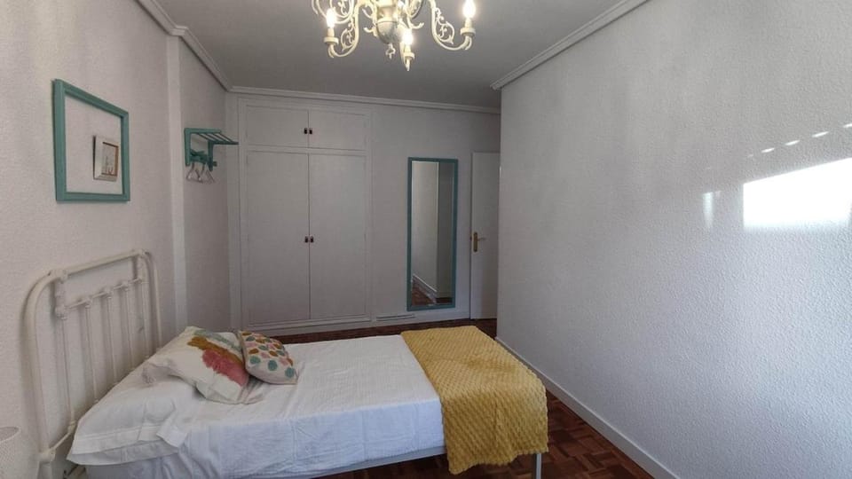 Bed, Photo of the whole room, Bedroom, wardrobe