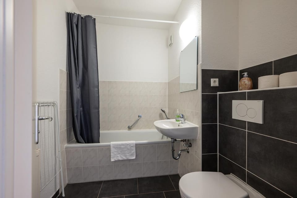 Shower, Toilet, Bath
